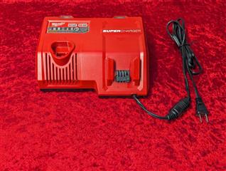 Milwaukee 48-59-1811 M18 & M12 Super Charger Fantastic Condition!